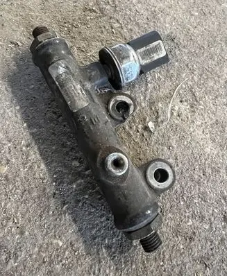 Peugeot 607 Fuel distributor 04344435972 4R8Q9C066AC 55P0401