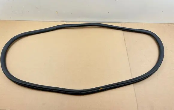 Opel Mokka B Rear door rubber seal (on body) 
