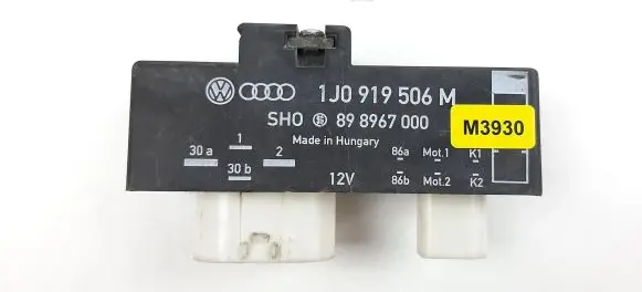 Volkswagen Golf IV Coolant fan relay 1J0919506M M3930