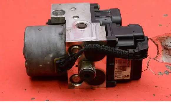 Volkswagen PASSAT B5 ABS Pump 8E0614111AB