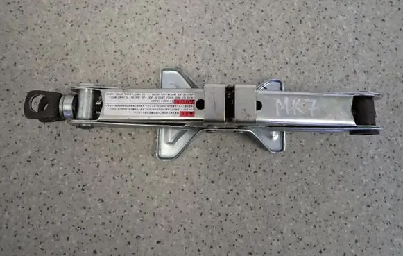 Suzuki Swift Cultus Spare wheel mounting bracket 