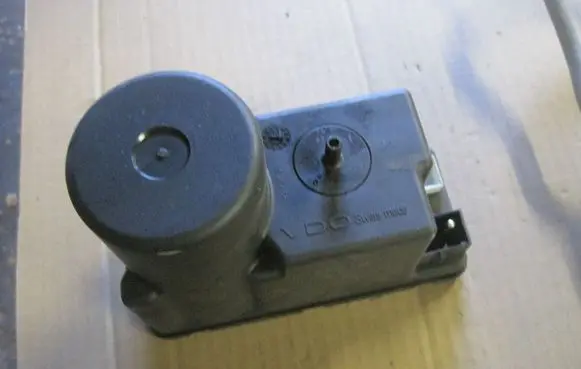 Audi A4 S4 B6 8E 8H Central locking vacuum pump 4A0862277A