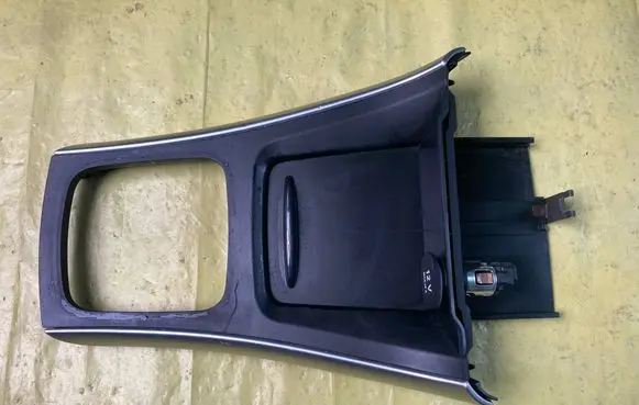 Mercedes-Benz B W245 Gear shifter surround trim plastic A1696801207