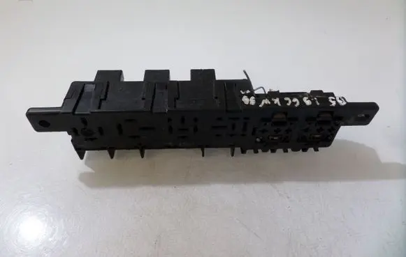 Volkswagen PASSAT B5 Fuse module 8L0941822A