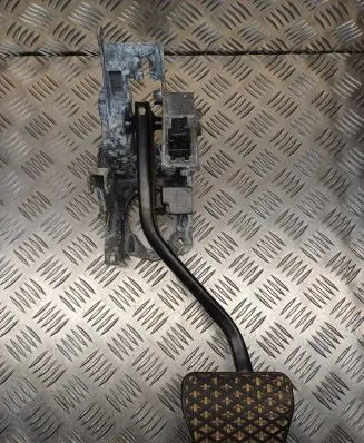 BMW 1 E81 E87 Brake pedal 6751975 1160421