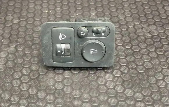 Honda CR-V Wing mirror switch M33212