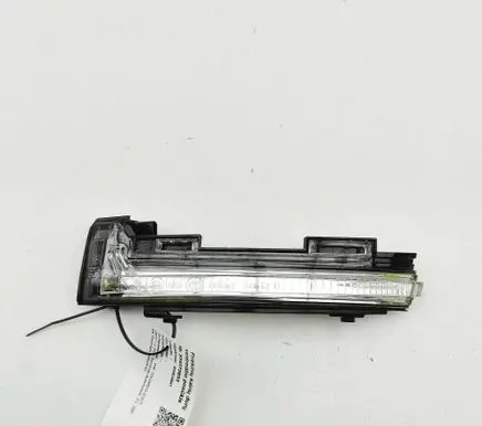 Volkswagen Touareg III Mirror indicator light 760949101
