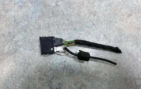 Mini One - Cooper Coupe R56 AUX in-socket connector 9264966