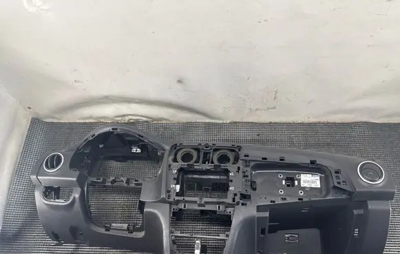 Dacia Logan II Dashboard 681037125R