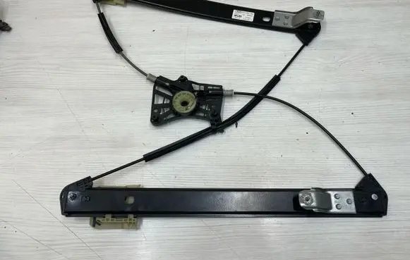 Audi Q2 - Front door electric window regulator 81A837462