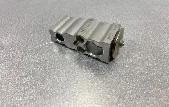 Honda CR-V Air conditioning (A/C) expansion valve 4475005610