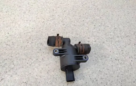 Audi A8 S8 D4 4H Coolant heater control valve 4H0121670A