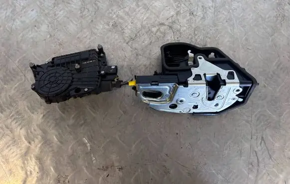 BMW X5M E70 Front door soft close latching motor 7167582