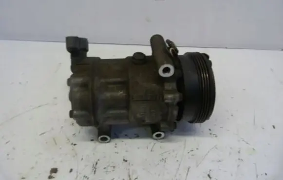 Renault Clio II Air conditioning (A/C) compressor (pump) 8200037058
