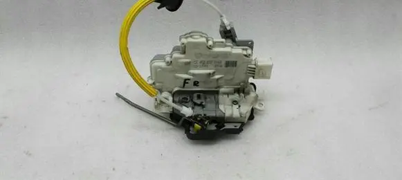 Audi A3 S3 8P Front door lock 4F2837016B