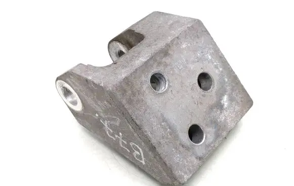 Volvo V40 Engine mounting bracket 31359644