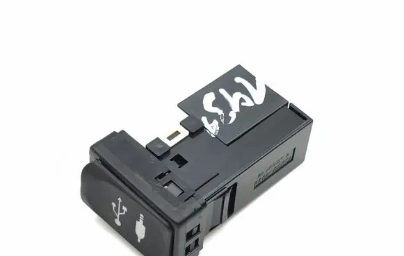 Toyota Prius (XW30) USB socket connector 8619047020 1138173 CALS01H5AJ