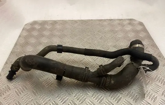 Land Rover Discovery 5 Engine coolant pipe/hose FPLA8286CA