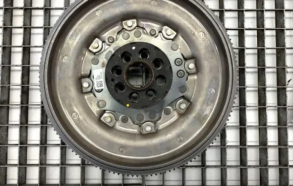 Skoda Octavia Mk4 Dual mass flywheel 05L105266J