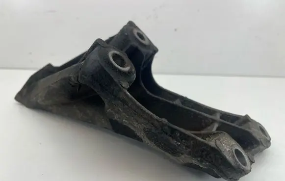 Audi A6 S6 C6 4F Engine mounting bracket 4F0199307R
