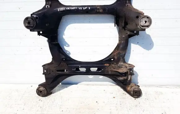 Volkswagen Touareg I Front subframe