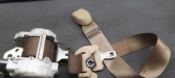 Lexus IS 220D-250-350 Front seatbelt 7m8750-p