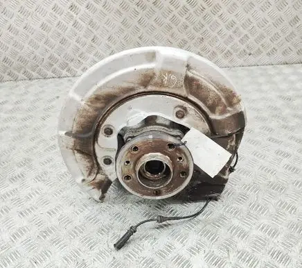 BMW X6M G06 F96 Rear wheel hub 6876653
