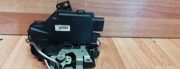 Audi A6 Allroad C5 Front door lock 4B2837016G