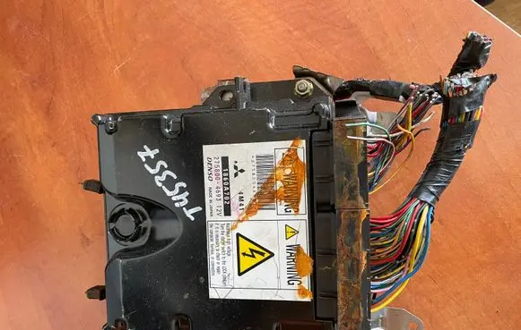 Mitsubishi Pajero Engine control unit/module 1860A702