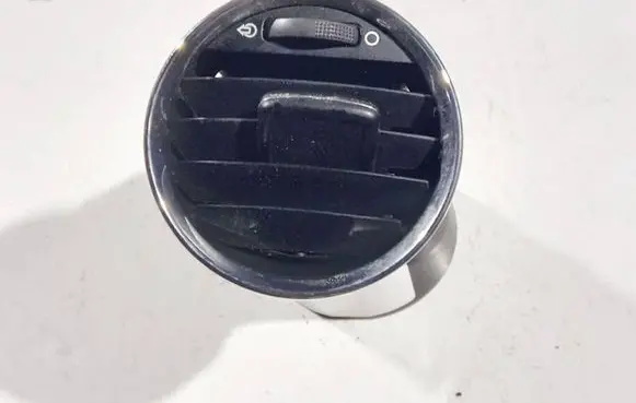 Peugeot 308 Dash center air vent grill y05201