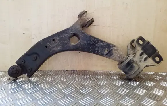 Ford Focus Front lower control arm/wishbone BV613A262AAA