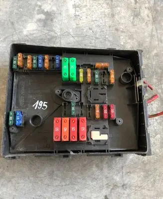 Volkswagen Golf V Fuse module 1K0937125A