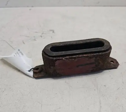 Radiator mount bracket