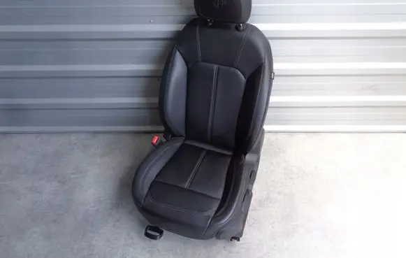 Alfa Romeo Giulia Front passenger seat 