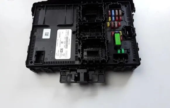 Ford Focus Fuse module JX6T15604SCD