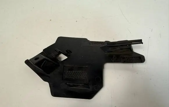 Volvo V60 Front bumper mounting bracket 31690535