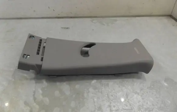 Hyundai i20 (GB IB) (B) pillar trim (bottom)