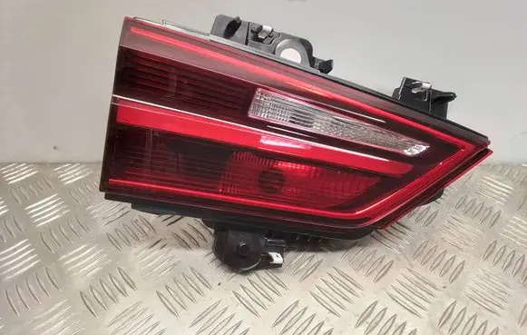 Tailgate rear/tail lights