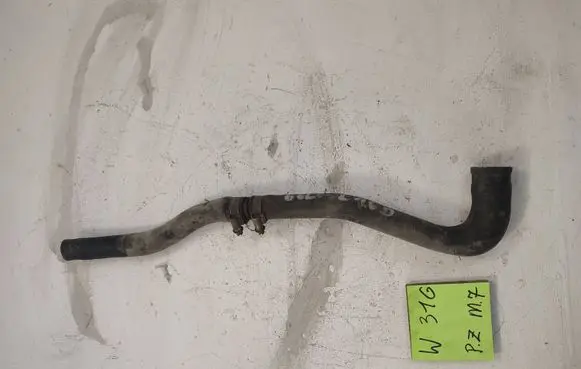 Volkswagen Golf I Engine coolant pipe/hose 32138641