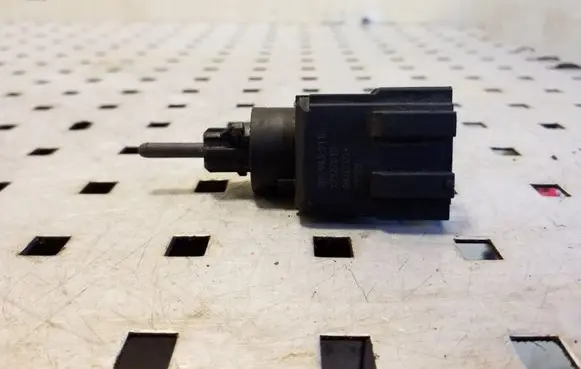 Volkswagen Touran I Brake pedal sensor switch 3B0945511C