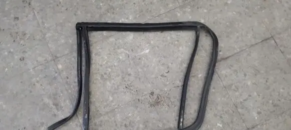 BMW 7 E32 Rear door glass trim molding
