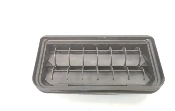 Quarter panel pressure vent