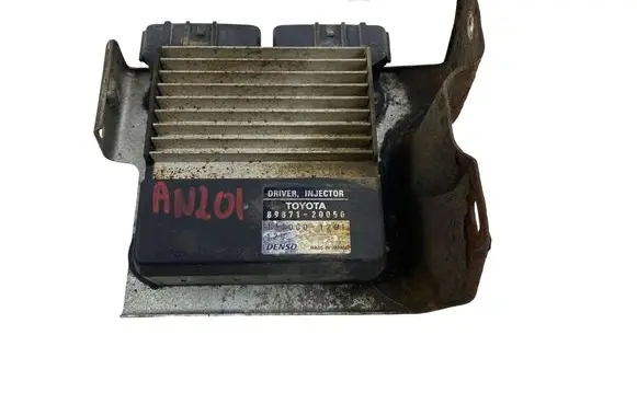 Toyota Avensis T250 Injection control unit/module 8987120050