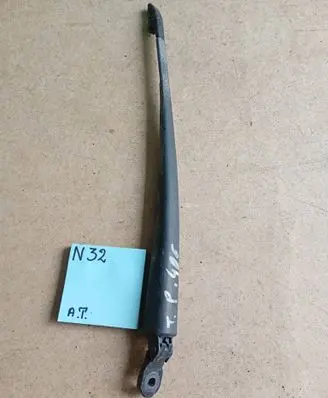 Peugeot 406 Rear wiper blade arm 6989889