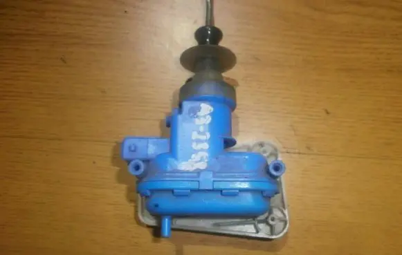 Audi 80 90 B3 Central locking vacuum pump 893862123