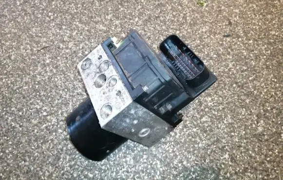 Skoda Fabia Mk1 (6Y) ABS Pump 6Q0614117E 0265222006 0265800003