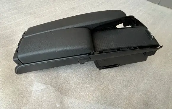 Mercedes-Benz C W204 Armrest A2046800639 2046800639