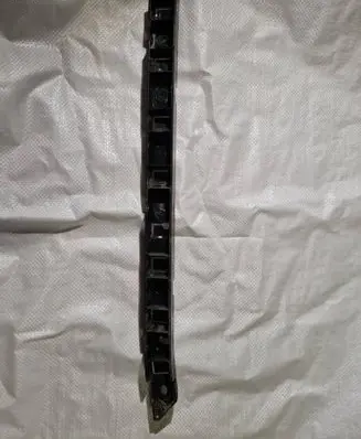 Rear bumper mounting bracket