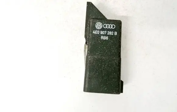 Volkswagen Phaeton Glow plug pre-heat relay 0281003033 4e0907282b