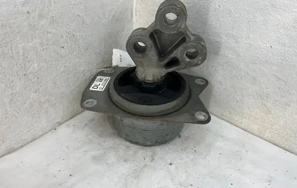 Opel Insignia A Engine mount bracket 13312098